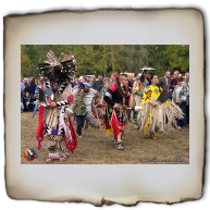 Pokazy indiańskich tańców Powwow podczas Festynu archeologicznego w Biskupinie - Zespół Huu-Ska Luta